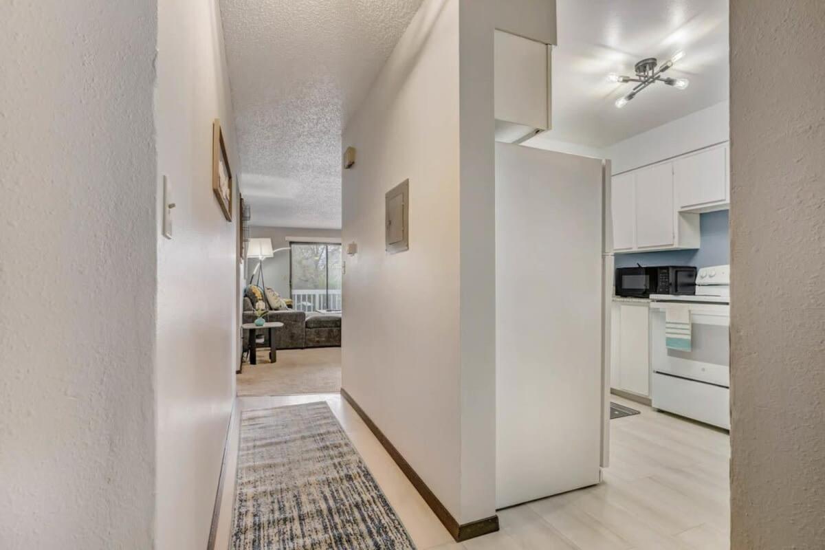 Apartment Charming 2bd Near To Stores Restaurants & Hiking Colorado Springs