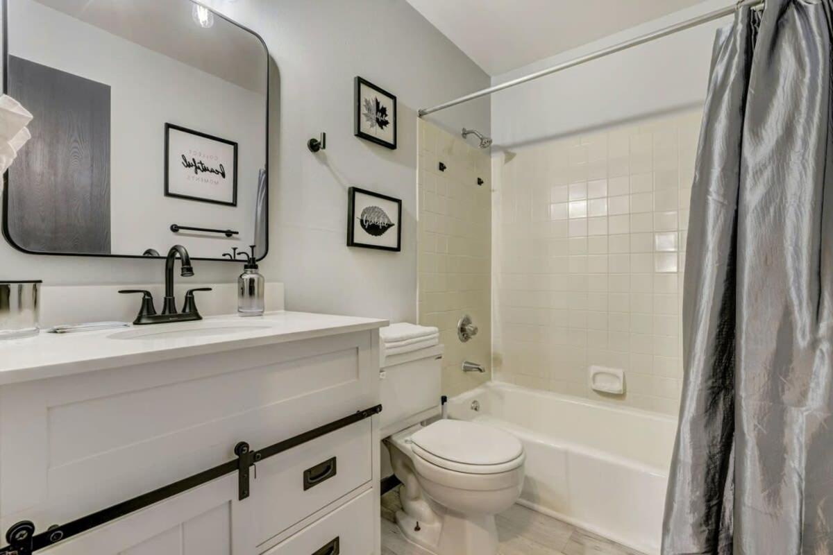 Apartment Charming 2bd Near To Stores Restaurants & Hiking Colorado Springs