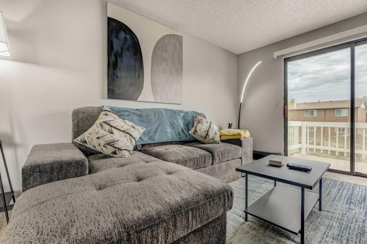 Charming 2bd Near To Stores Restaurants & Hiking *